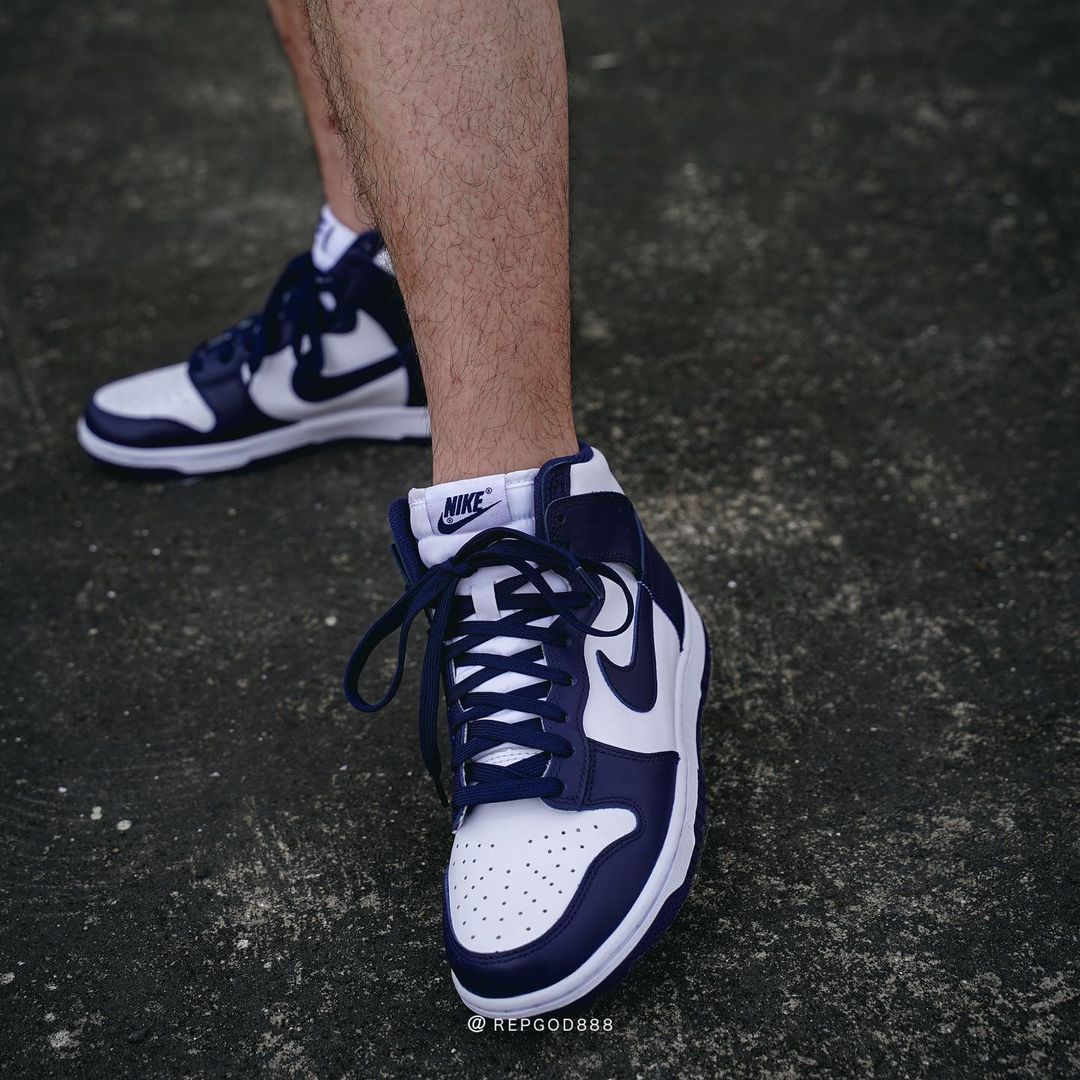 【国内8/26 発売】ナイキ ダンク ハイ “チャンピオンシップネイビー” (NIKE DUNK HIGH “Championship Navy”) [DD1399-104]