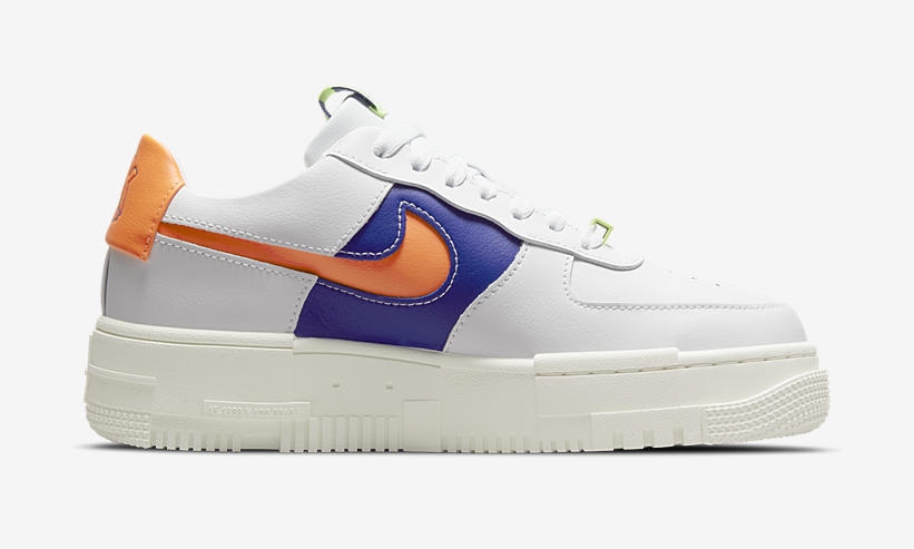 ナイキ ウィメンズ エア フォース 1 ロー ピクセル “ホワイト/ブルー/レーザーオレンジ” (NIKE WMNS AIR FORCE 1 LOW PIXEL “White/Blue/Laser Orange”) [DM8340-100]