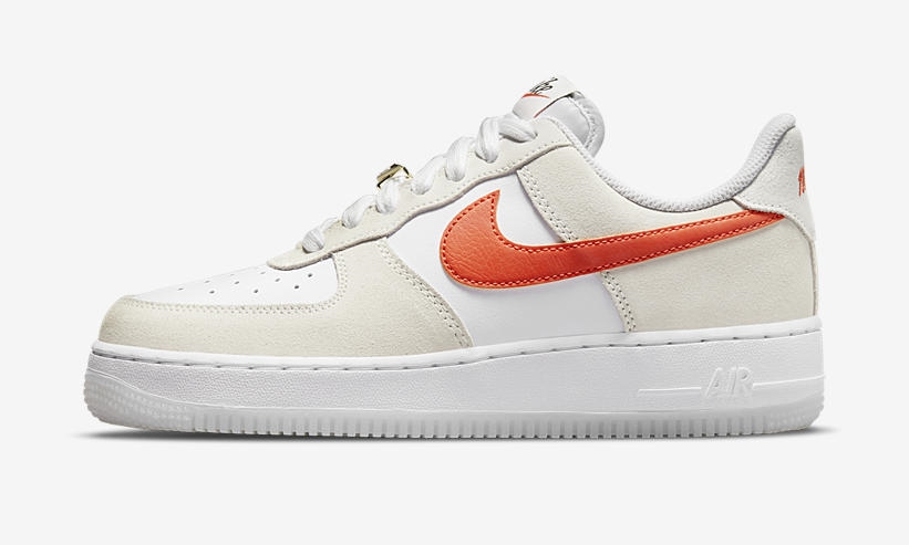 【国内 7/8 発売】ナイキ エア フォース 1 07 ロー “ファースト ユーズ/ホワイト/オレンジ” (NIKE AIR FORCE 1 07 LOW “First Use/White/Orange”) [DA8302-101]