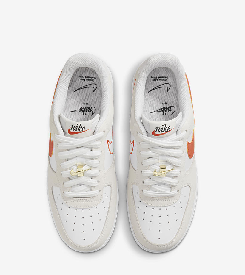 【国内 7/8 発売】ナイキ エア フォース 1 07 ロー “ファースト ユーズ/ホワイト/オレンジ” (NIKE AIR FORCE 1 07 LOW “First Use/White/Orange”) [DA8302-101]