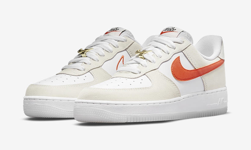 ナイキ エア フォース 1 07 ロー “ファースト ユーズ 6/18 1971/ホワイト/オレンジ” (NIKE AIR FORCE 1 07 LOW “First Use June 18, 1971/White/Orange”) [DA8302-101]