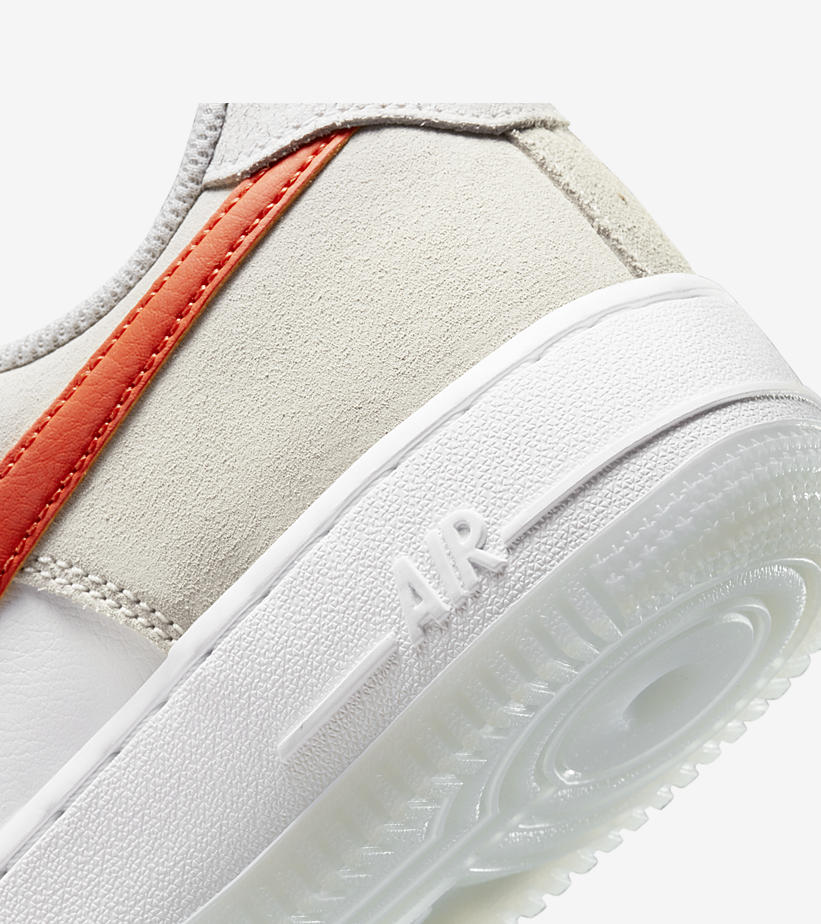 【国内 7/8 発売】ナイキ エア フォース 1 07 ロー “ファースト ユーズ/ホワイト/オレンジ” (NIKE AIR FORCE 1 07 LOW “First Use/White/Orange”) [DA8302-101]