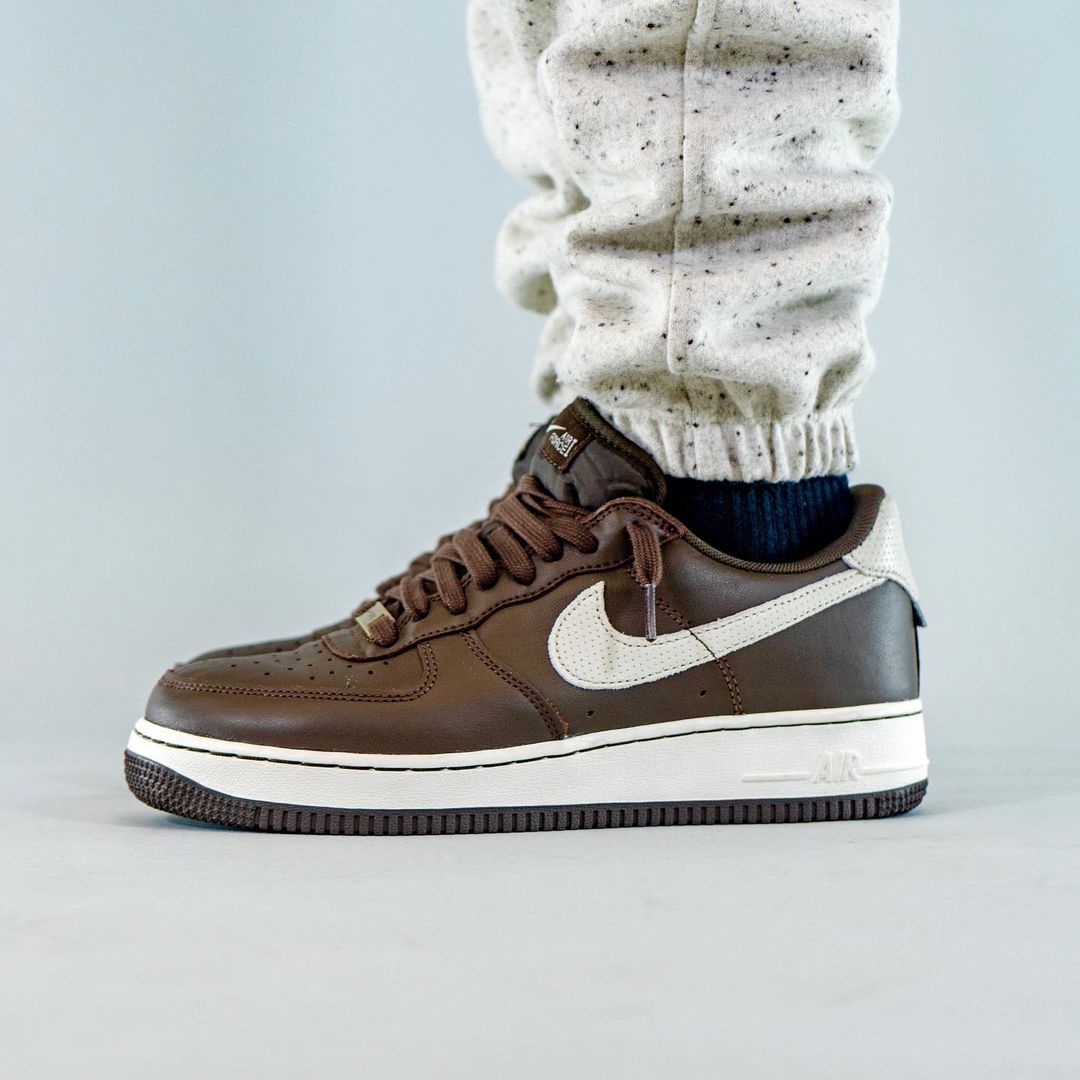 【近日発売】ナイキ エア フォース 1 07 ロー クラフト “ダークチョコレート/ライトボーン” (NIKE AIR FORCE 1 07 LOW CRAFT “Dark Chocolate/Light Bone”) [DB4455-200]