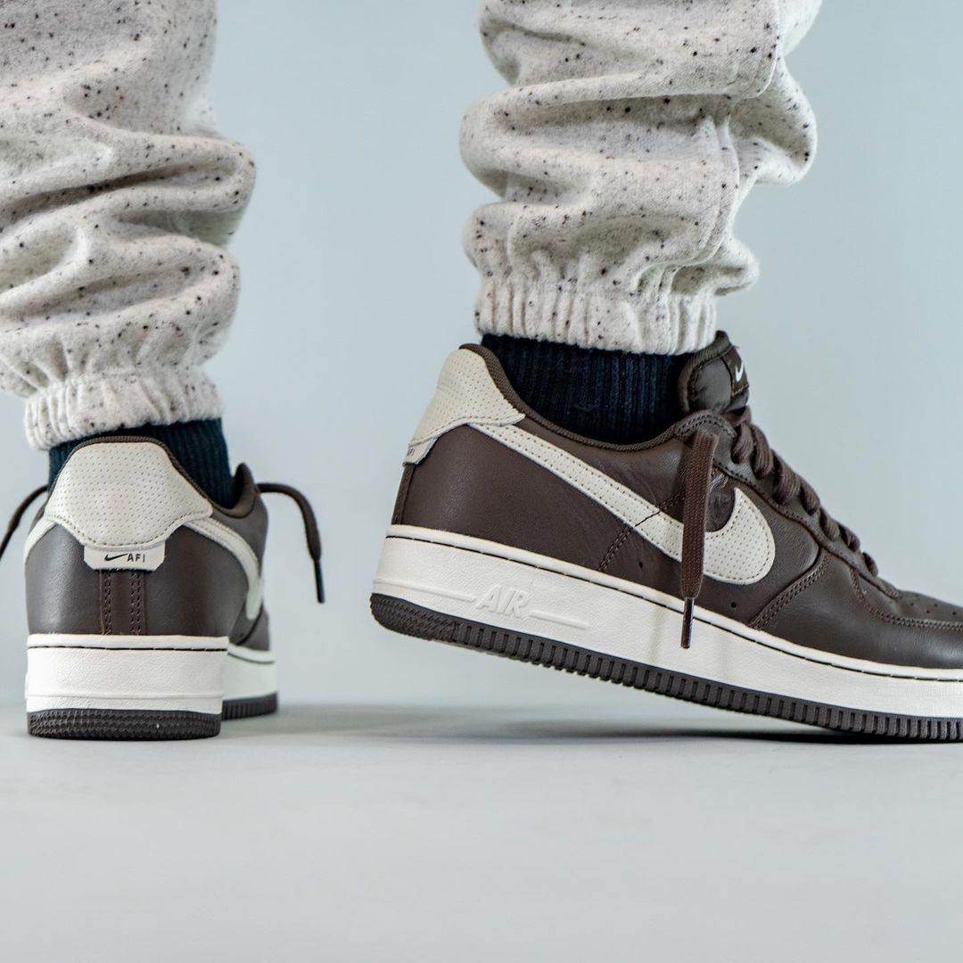 【近日発売】ナイキ エア フォース 1 07 ロー クラフト “ダークチョコレート/ライトボーン” (NIKE AIR FORCE 1 07 LOW CRAFT “Dark Chocolate/Light Bone”) [DB4455-200]