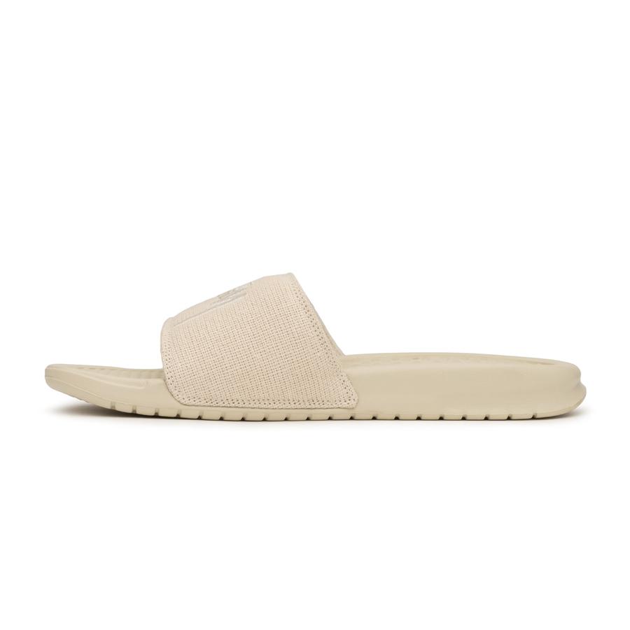 ステューシー × ナイキ ベナッシ “ストーン” (STUSSY NIKE BENASSI SLIDE “Stone”)