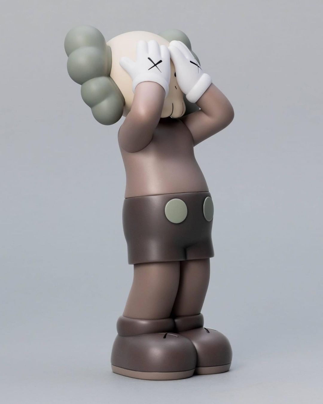 “KAWS:HOLIDAY UNITED KINGDOM” 3アイテムが海外5/17 (5/18 11:00) 発売 (カウズ ホリデー)