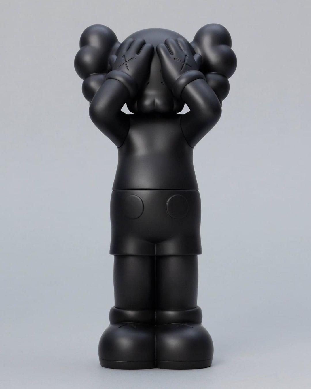 “KAWS:HOLIDAY UNITED KINGDOM” 3アイテムが海外5/17 (5/18 11:00) 発売 (カウズ ホリデー)