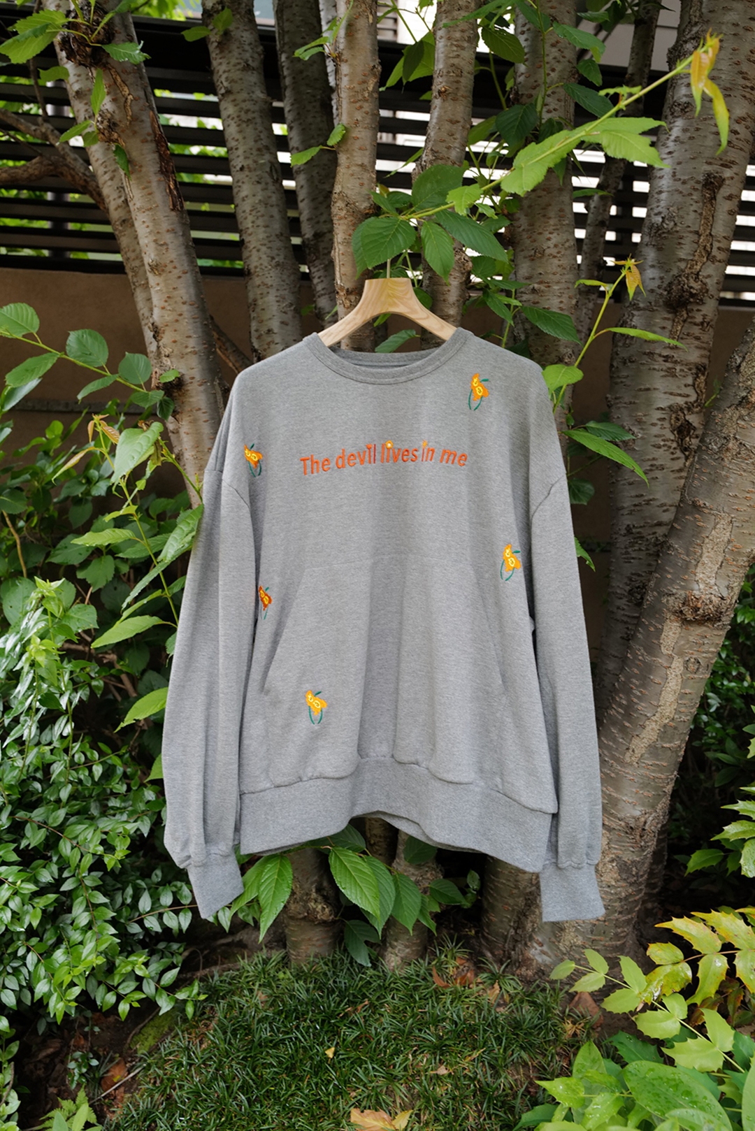 BEAMS × TTT_MSW コラボ “FLOWER EMBROIDERY LONG SLEEVE T” が5/28 発売 (ビームス ティー)