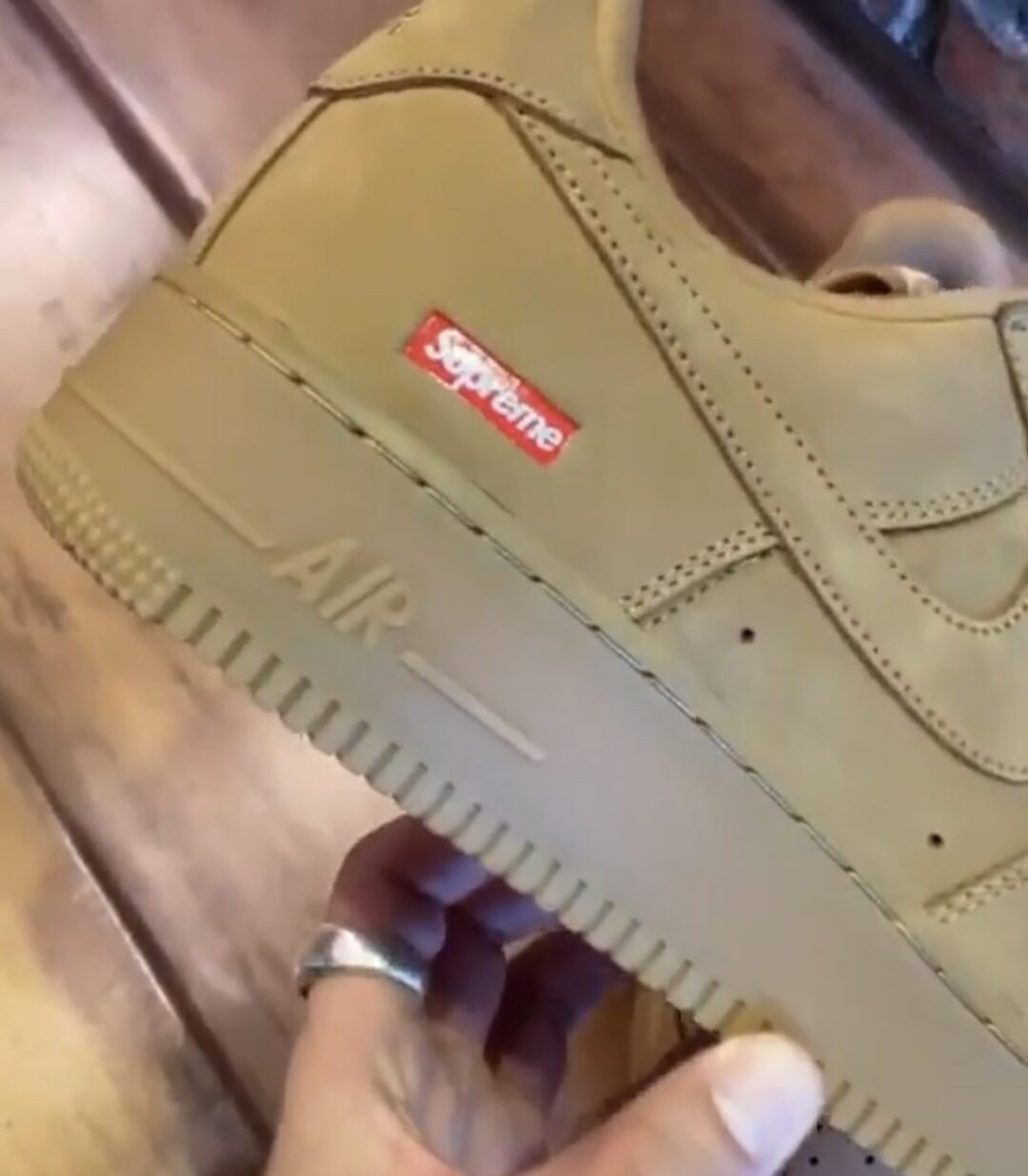 海外 9/2、国内 9/4 発売予定？SUPREME × NIKE AIR FORCE 1 LOW “Flax” (シュプリーム ナイキ エア フォース 1 ロー “フラックス” 2021)