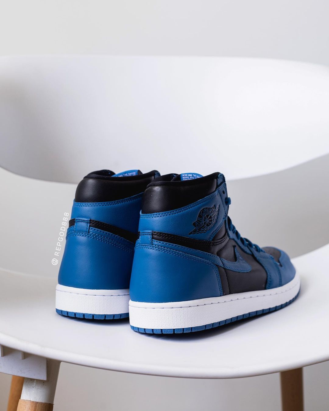 【国内 2/5 発売】ナイキ エア ジョーダン 1 レトロ ハイ OG “ダークマリーナブルー” (NIKE AIR JORDAN 1 RETRO HIGH OG “Dark Marina Blue”) [555088-404]