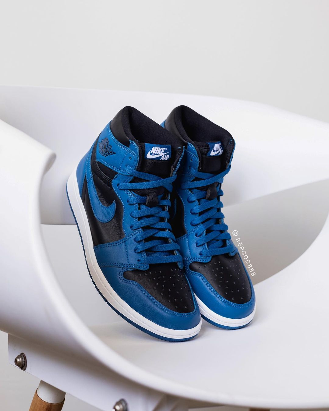 【国内 2/5 発売】ナイキ エア ジョーダン 1 レトロ ハイ OG “ダークマリーナブルー” (NIKE AIR JORDAN 1 RETRO HIGH OG “Dark Marina Blue”) [555088-404]