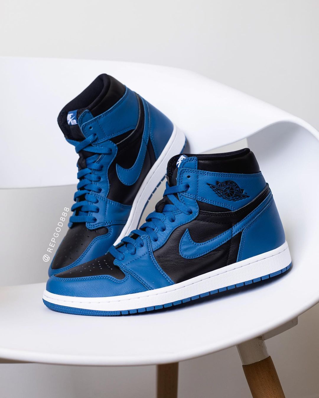 【国内 2/5 発売】ナイキ エア ジョーダン 1 レトロ ハイ OG “ダークマリーナブルー” (NIKE AIR JORDAN 1 RETRO HIGH OG “Dark Marina Blue”) [555088-404]