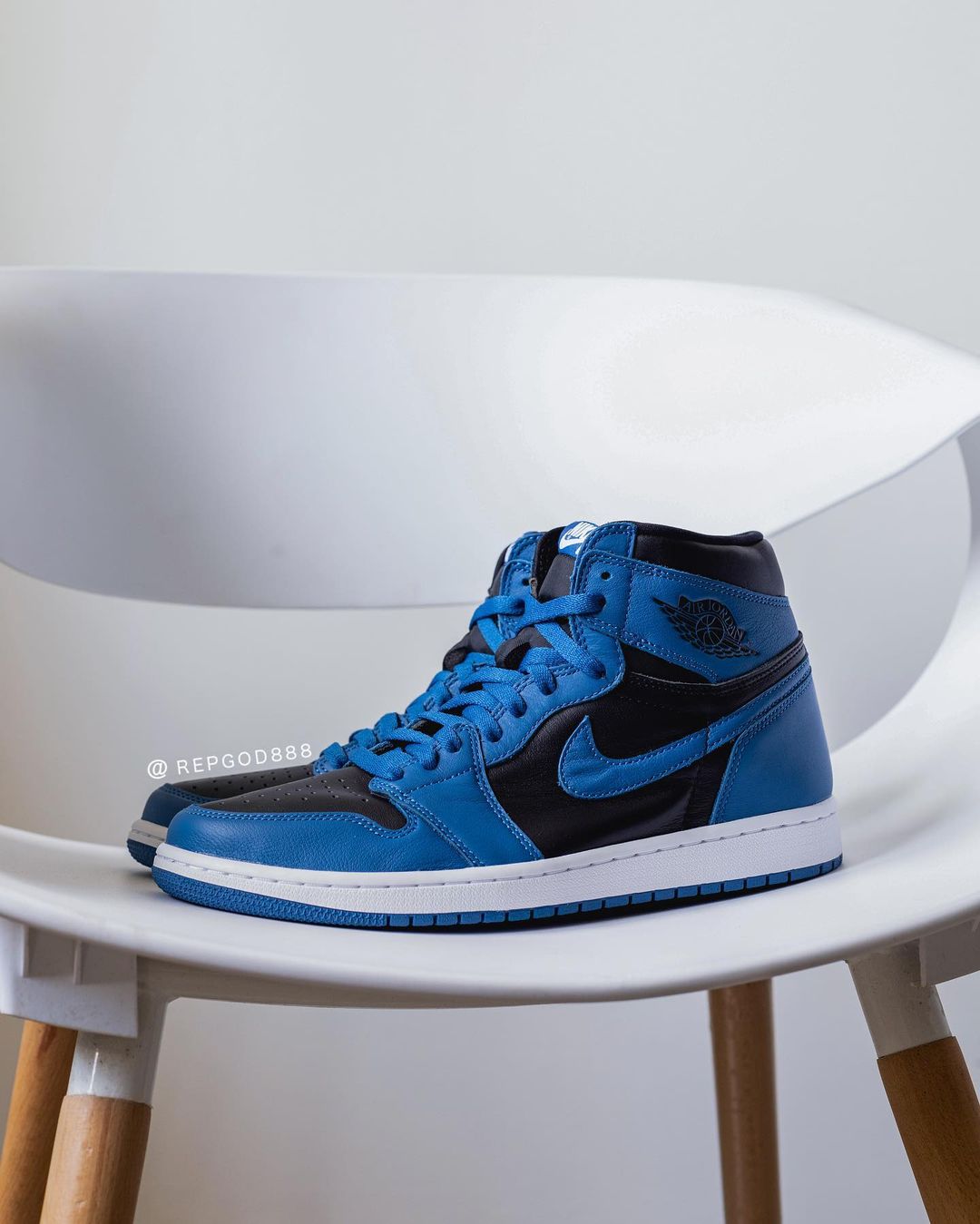 【国内 2/5 発売】ナイキ エア ジョーダン 1 レトロ ハイ OG “ダークマリーナブルー” (NIKE AIR JORDAN 1 RETRO HIGH OG “Dark Marina Blue”) [555088-404]