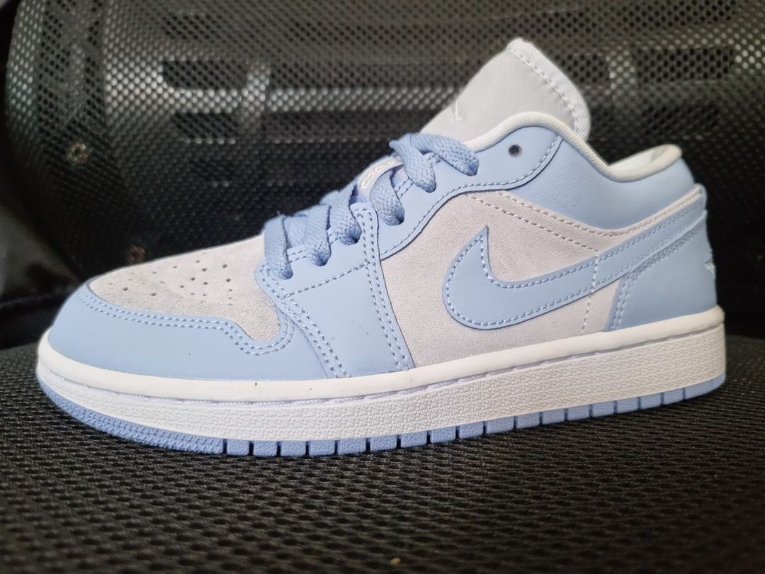 【リーク】ナイキ エア ジョーダン 1 ロー 最新カラー “ホワイト/グレー/ブルー” (NIKE AIR JORDAN 1 LOW “White/Grey/Blue”)