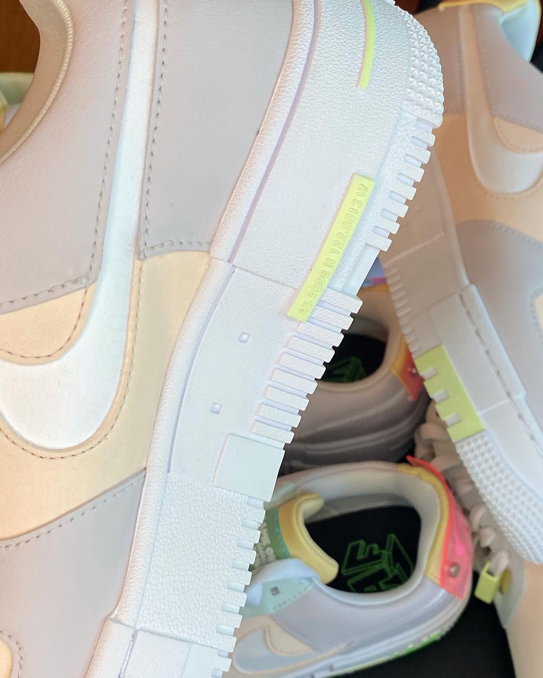 【リーク】LPL {League or Legends Pro League} × NIKE WMNS AIR FORCE 1 LOW PIXEL (エルピーエル ナイキ ウィメンズ エア フォース 1 ロー ピクセル)