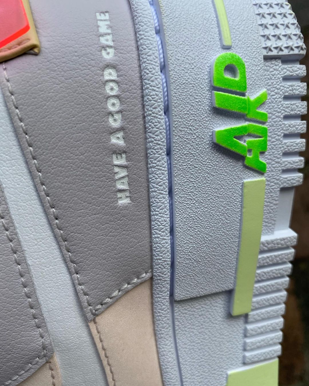 【リーク】LPL {League or Legends Pro League} × NIKE WMNS AIR FORCE 1 LOW PIXEL (エルピーエル ナイキ ウィメンズ エア フォース 1 ロー ピクセル)
