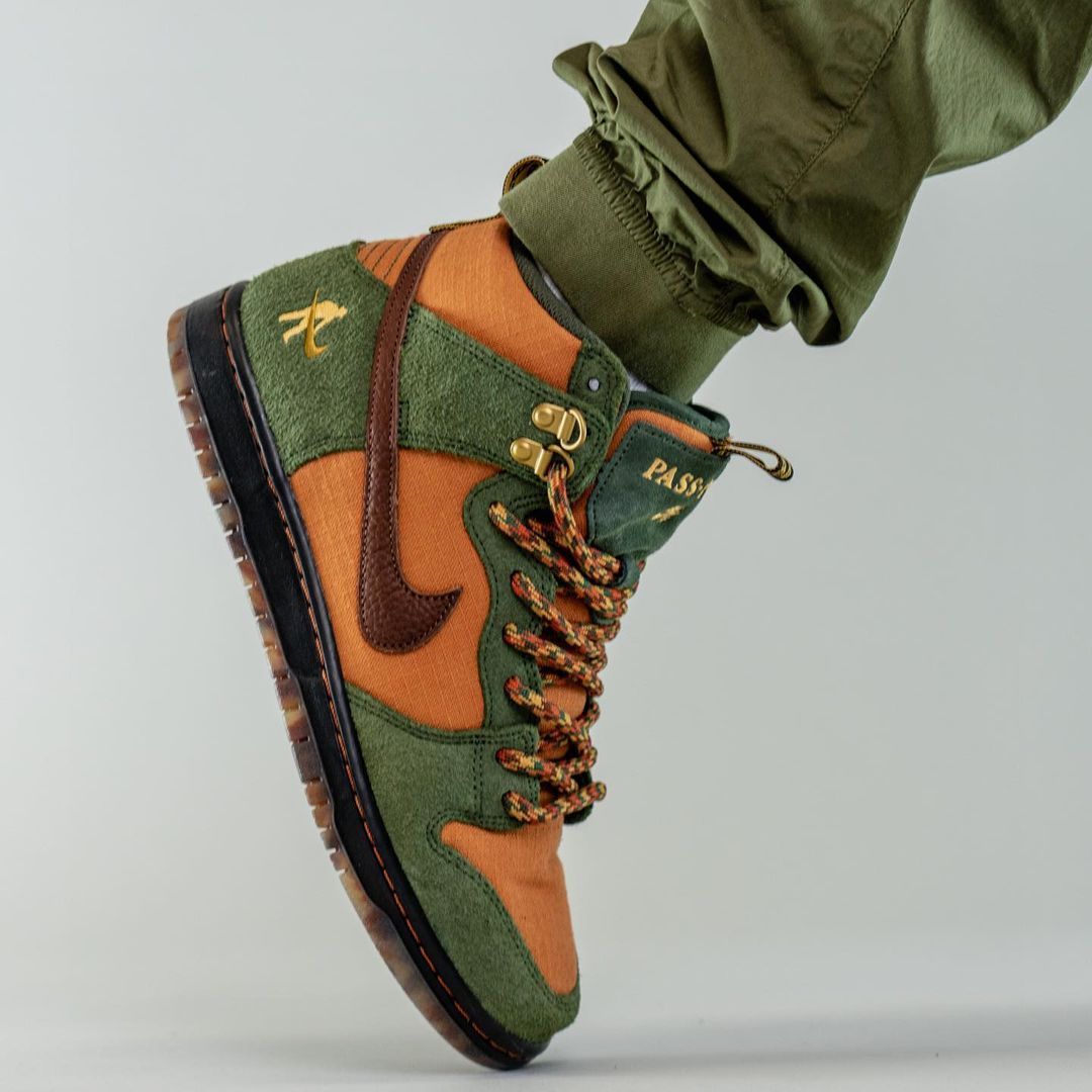 【国内 3/5 発売】PASS PORT x NIKE SB DUNK HIGH (パスポート ナイキ SB ダンク ハイ) [DO6119-300]