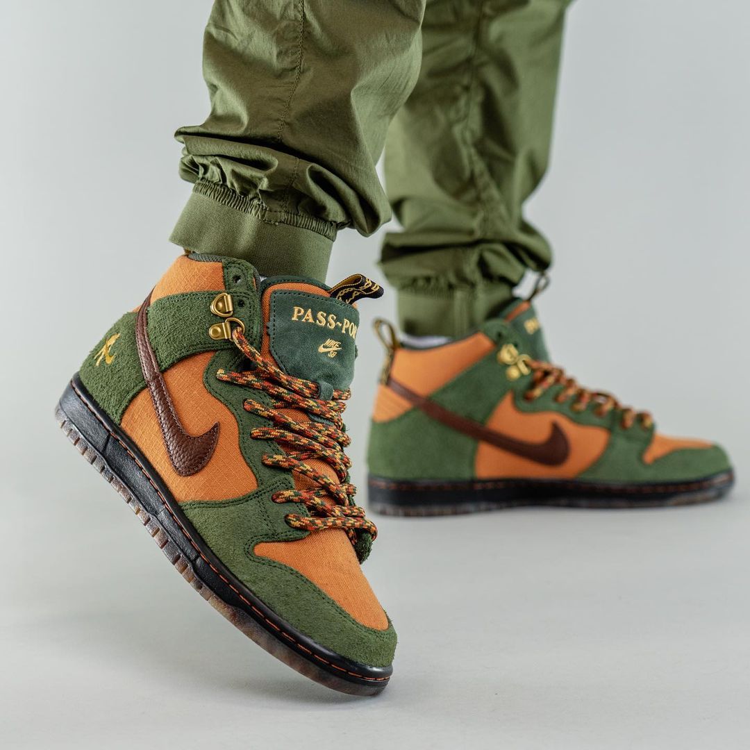 国内 3/5 発売】PASS PORT x NIKE SB DUNK HIGH (パスポート ナイキ SB ...