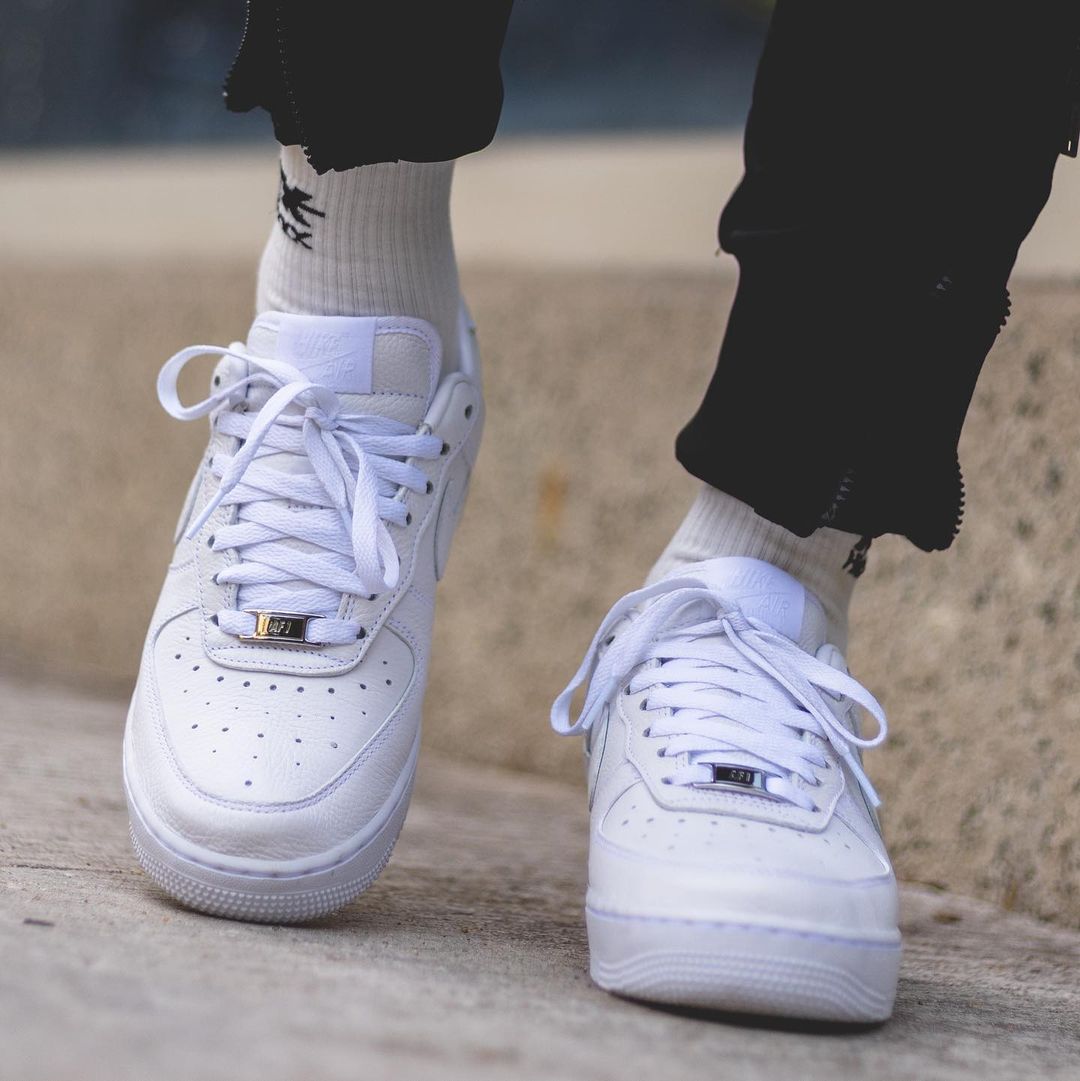 【2024年 リストック】ドレイク × ナイキ エア フォース 1 ロー “サーティファイド ラヴァー ボーイ” (DRAKE x NIKE AIR FORCE 1 LOW “Certified Lover Boy”) [CZ8065-100]