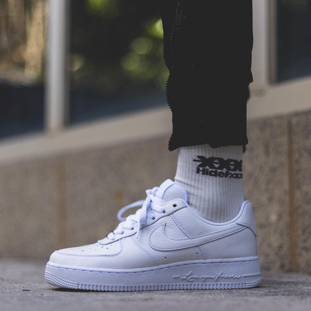 【2024年 リストック】ドレイク × ナイキ エア フォース 1 ロー “サーティファイド ラヴァー ボーイ” (DRAKE x NIKE AIR FORCE 1 LOW “Certified Lover Boy”) [CZ8065-100]