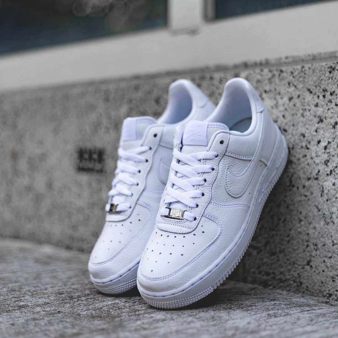 【2024年 リストック】ドレイク × ナイキ エア フォース 1 ロー “サーティファイド ラヴァー ボーイ” (DRAKE x NIKE AIR FORCE 1 LOW “Certified Lover Boy”) [CZ8065-100]