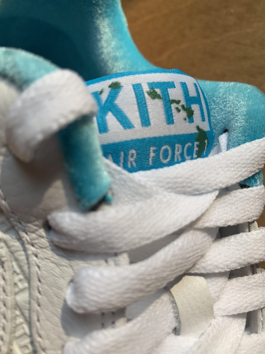 海外 8/20 発売！KITH HAWAII オープニング記念！KITH × NIKE AIR FORCE 1 LOW “Hawaii” (キス ナイキ エア フォース 1 ロー “ハワイ”) [DC9555-100]