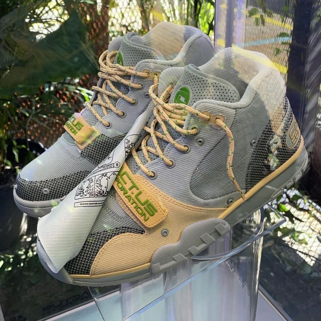 Travis Scott × Nike Air Trainer 1 SP