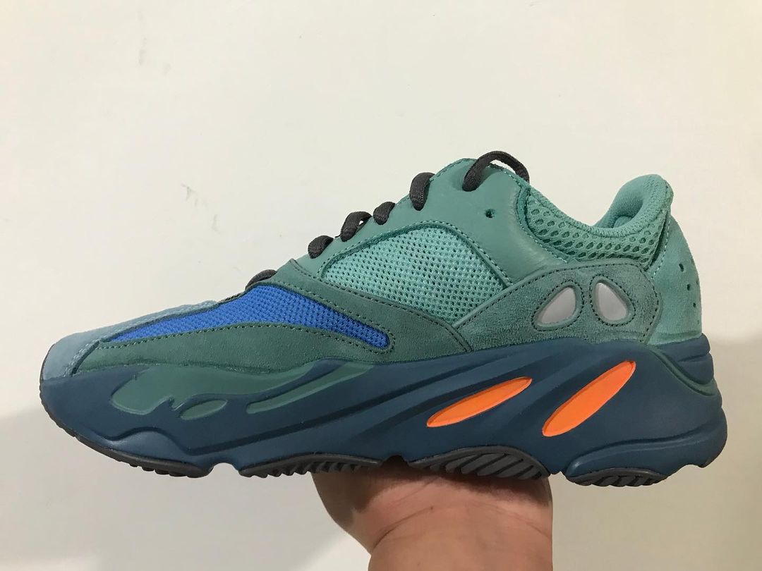 【国内 11/26、11/27 発売】アディダス イージー 700 V1 (adidas YEEZY 700 V3 “Faded Azure”) [GZ2002]