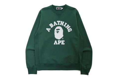 A BATHING APE からカレッジロゴがプリントされたクルーネックスウェット「BAPE COLLAGE CREWNECK」が8/28 発売 (ア ベイシング エイプ)