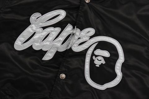 A BATHING APE からオリジナルデザインのテープロゴを落とし込んだベースボールジャケットが9/3、9/4 発売 (ア ベイシング エイプ)