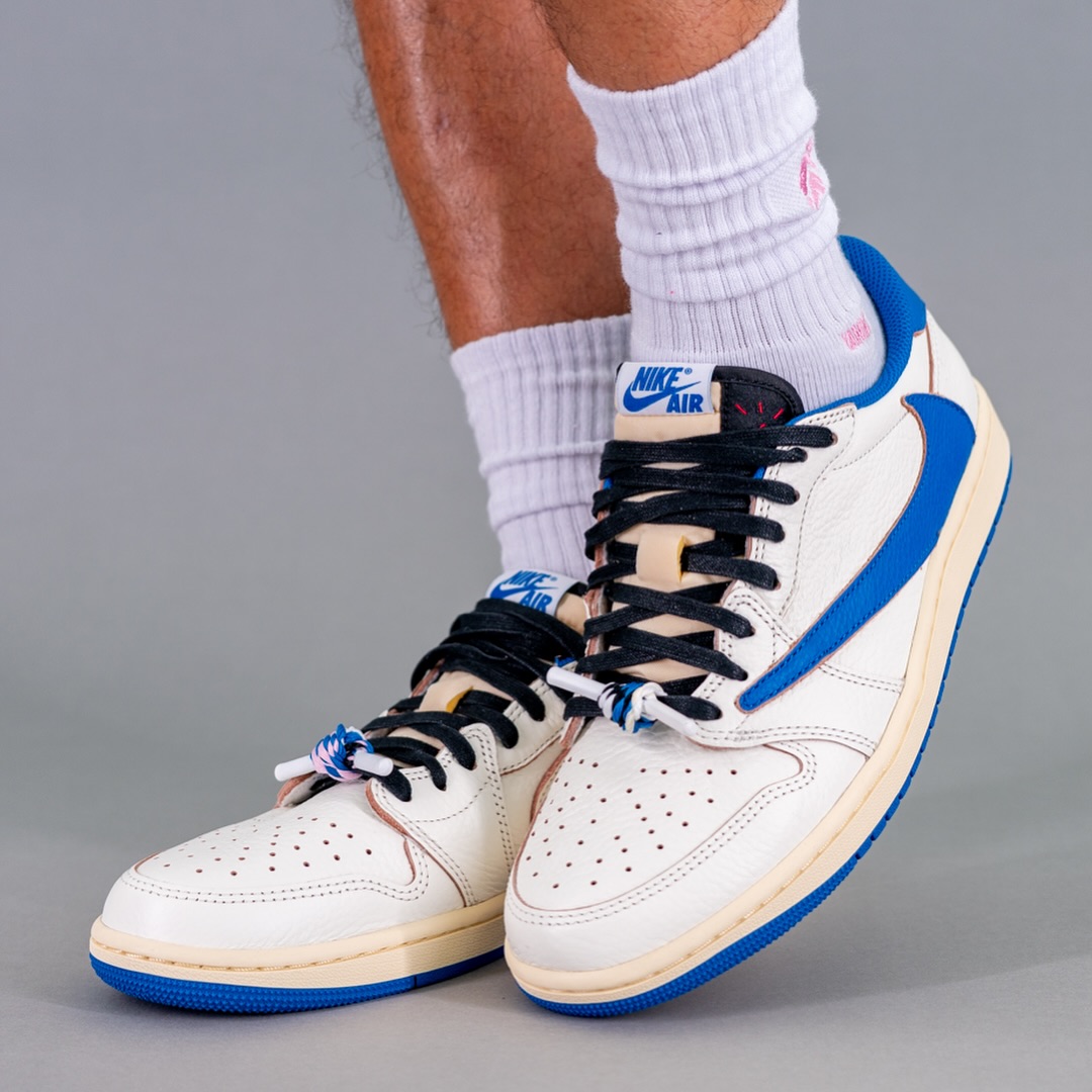 【2025年 9/20 発売予定】FRAGMENT × Travis Scott × NIKE AIR JORDAN 1 OG LOW “Sail/Military Blue” (フラグメント トラヴィス・スコット ナイキ エア ジョーダン 1 OG ロー “セイル/ミリタリーブルー”) [DM7866-104]