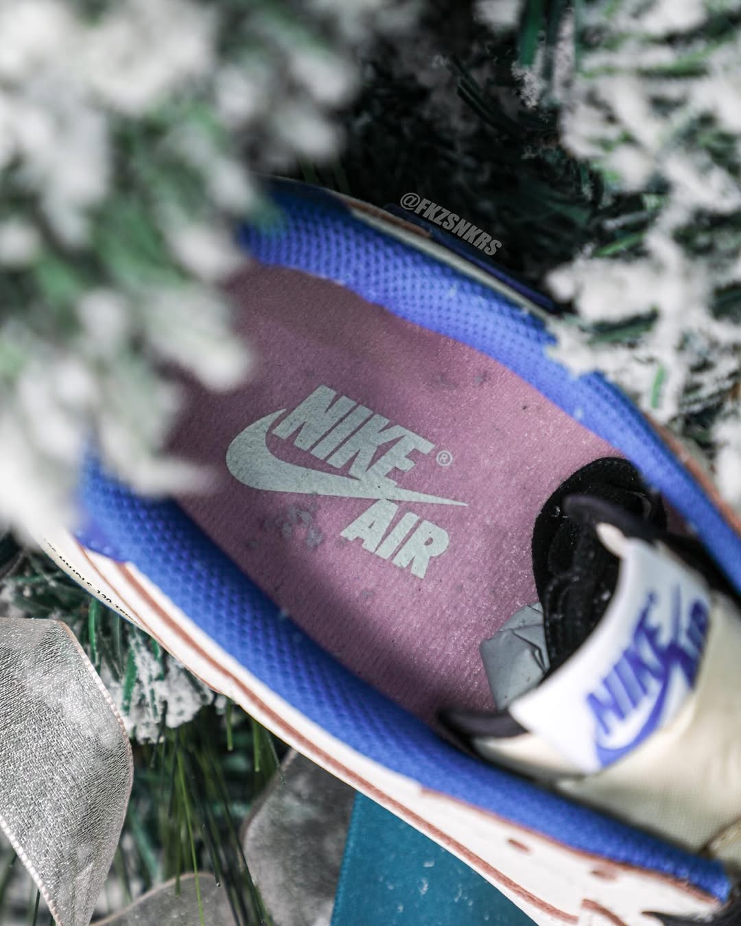 【2025年 9/3 発売予定】FRAGMENT TRAVIS SCOTT NIKE AIR JORDAN 1 OG LOW “Sail/Military Blue” (フラグメント x トラビス・スコット × ナイキ エア ジョーダン 1 OG ロー “セイル/ミリタリーブルー”) [DM7866-104]