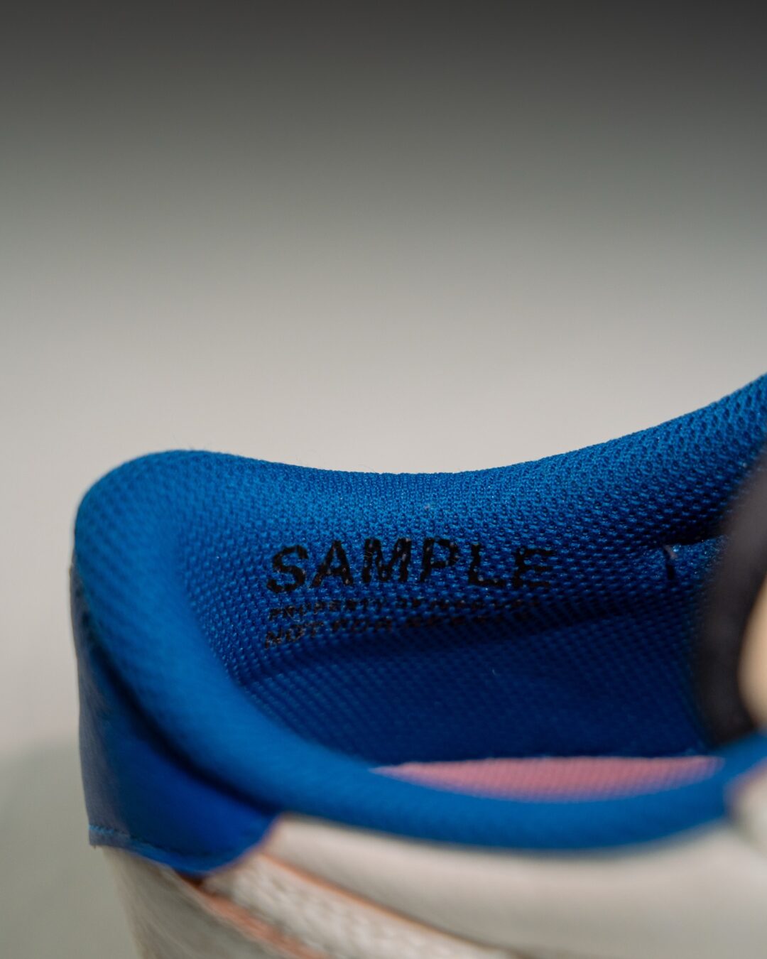 【2025年 9/20 発売予定】FRAGMENT TRAVIS SCOTT NIKE AIR JORDAN 1 OG LOW “Sail/Military Blue” (フラグメント x トラビス・スコット × ナイキ エア ジョーダン 1 OG ロー “セイル/ミリタリーブルー”) [DM7866-104]