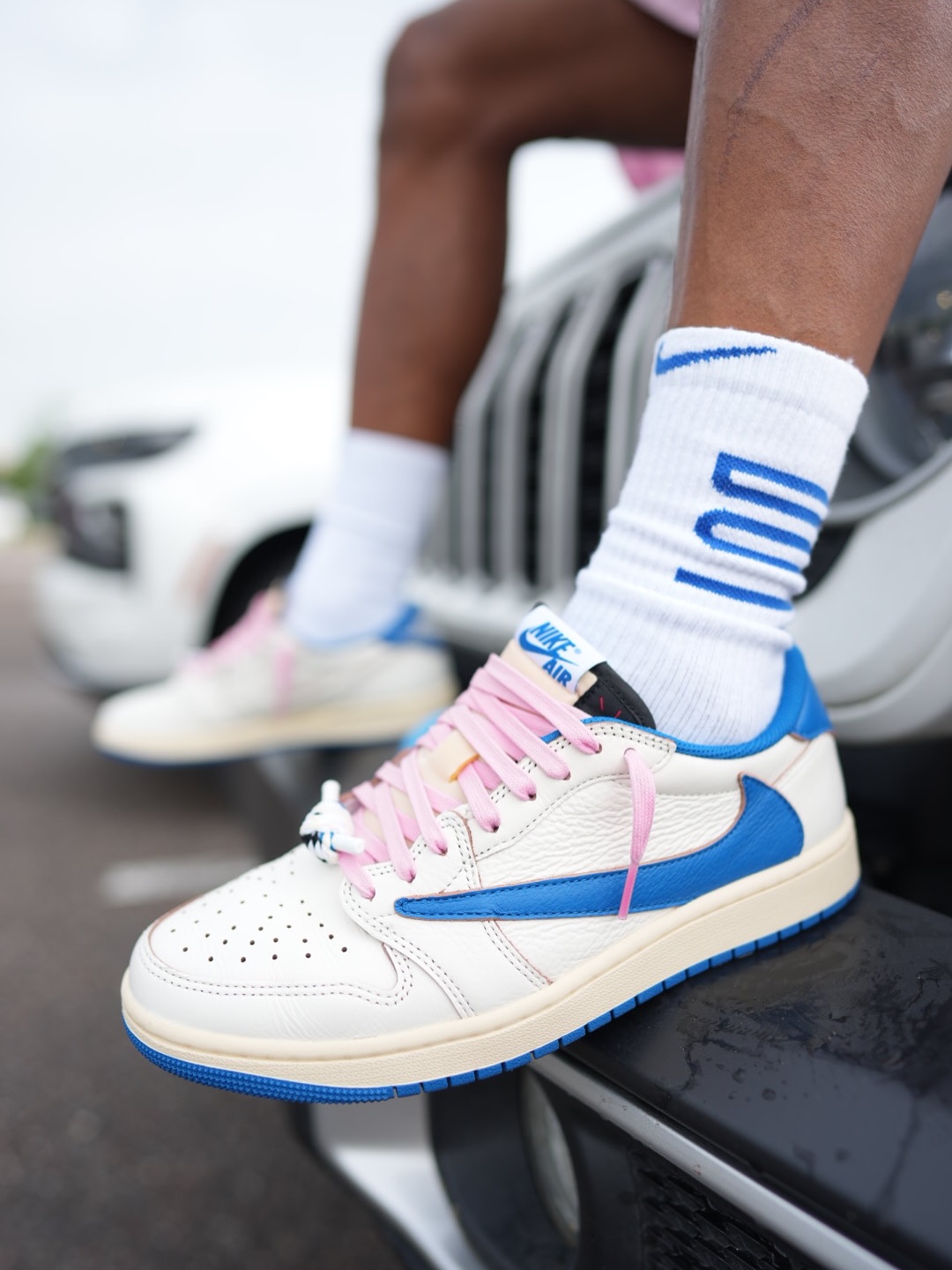 【2025年 9/20 発売予定】FRAGMENT × Travis Scott × NIKE AIR JORDAN 1 OG LOW “Sail/Military Blue” (フラグメント トラヴィス・スコット ナイキ エア ジョーダン 1 OG ロー “セイル/ミリタリーブルー”) [DM7866-104]