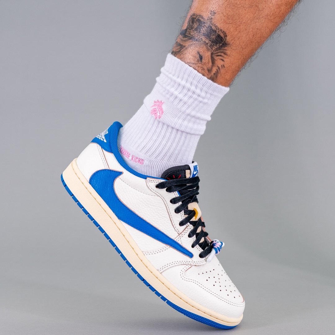 【2025年 9/20 発売予定】FRAGMENT × Travis Scott × NIKE AIR JORDAN 1 OG LOW “Sail/Military Blue” (フラグメント トラヴィス・スコット ナイキ エア ジョーダン 1 OG ロー “セイル/ミリタリーブルー”) [DM7866-104]
