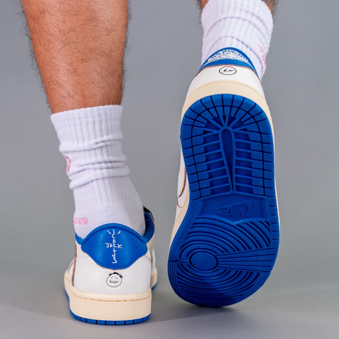 【2025年 9/20 発売予定】FRAGMENT × Travis Scott × NIKE AIR JORDAN 1 OG LOW “Sail/Military Blue” (フラグメント トラヴィス・スコット ナイキ エア ジョーダン 1 OG ロー “セイル/ミリタリーブルー”) [DM7866-104]