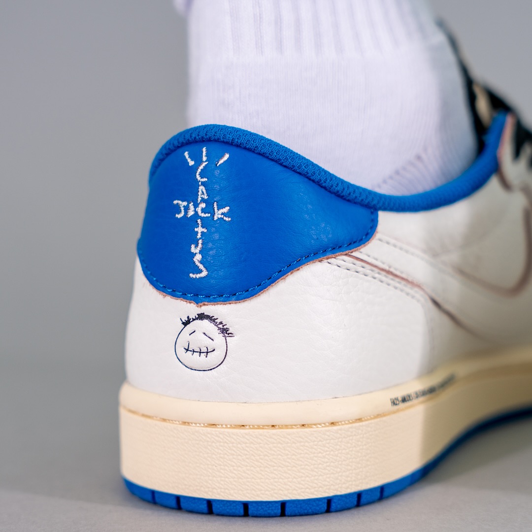 【2025年 9/20 発売予定】FRAGMENT × Travis Scott × NIKE AIR JORDAN 1 OG LOW “Sail/Military Blue” (フラグメント トラヴィス・スコット ナイキ エア ジョーダン 1 OG ロー “セイル/ミリタリーブルー”) [DM7866-104]