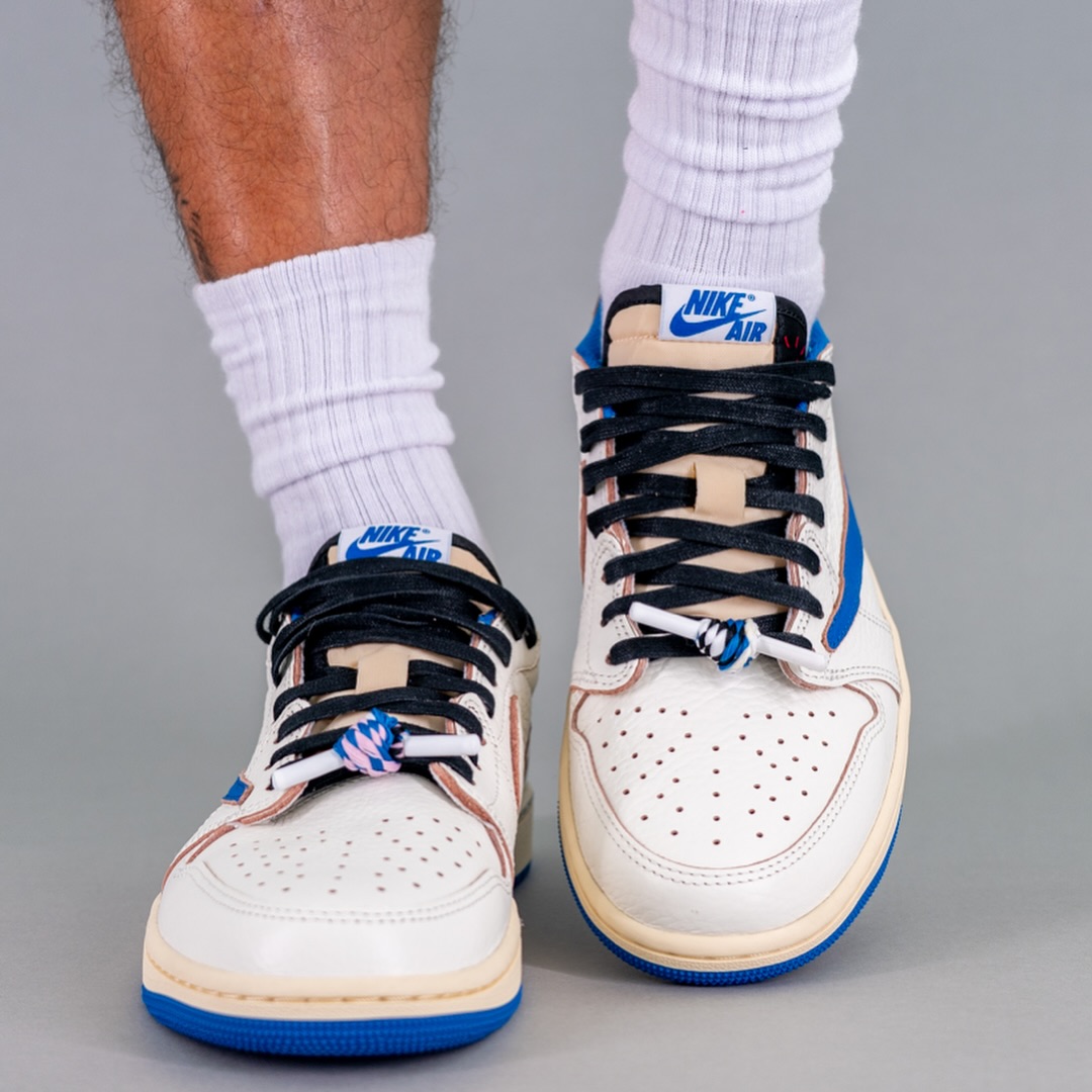 【2025年 9/20 発売予定】FRAGMENT × Travis Scott × NIKE AIR JORDAN 1 OG LOW “Sail/Military Blue” (フラグメント トラヴィス・スコット ナイキ エア ジョーダン 1 OG ロー “セイル/ミリタリーブルー”) [DM7866-104]
