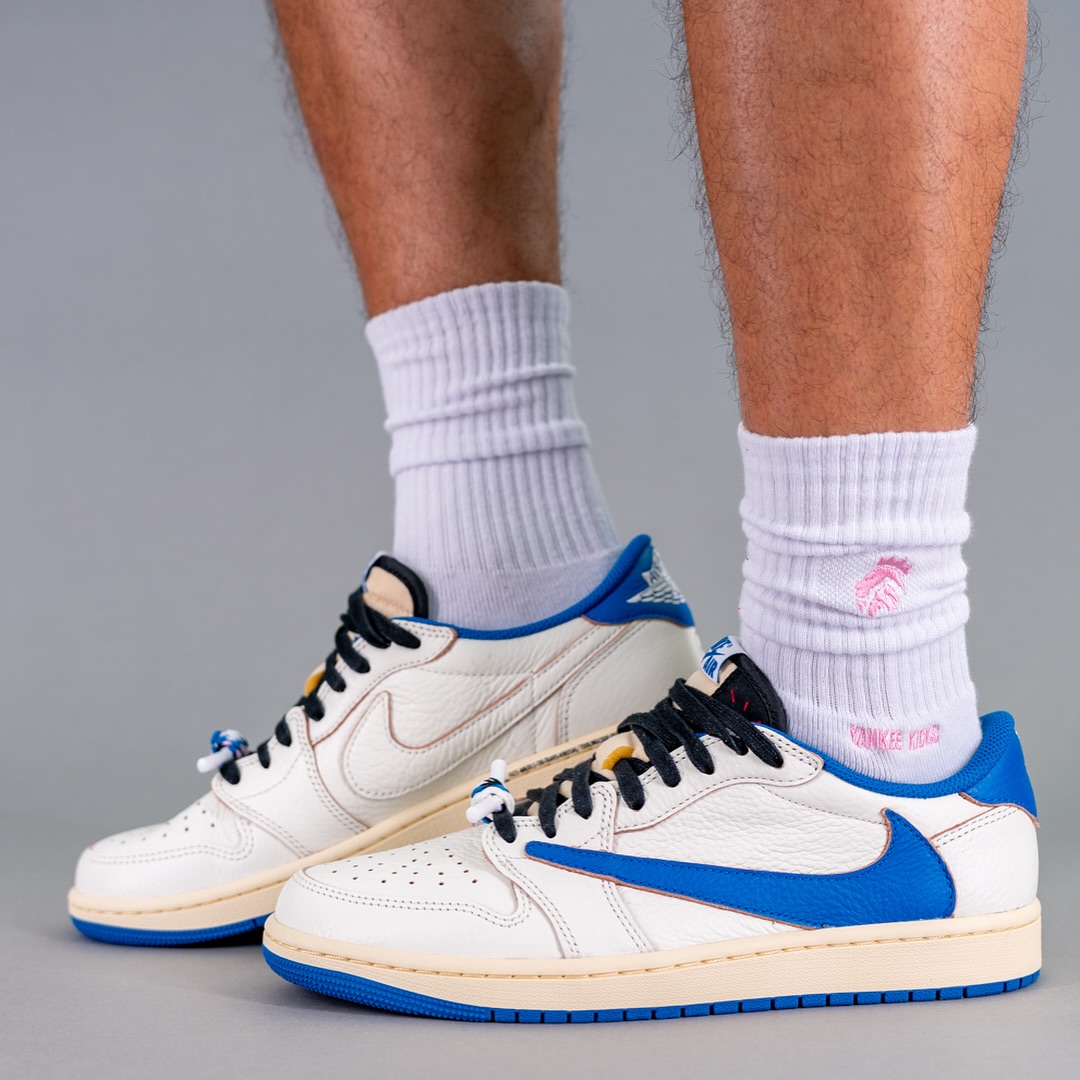 【2025年 9/20 発売予定】FRAGMENT × Travis Scott × NIKE AIR JORDAN 1 OG LOW “Sail/Military Blue” (フラグメント トラヴィス・スコット ナイキ エア ジョーダン 1 OG ロー “セイル/ミリタリーブルー”) [DM7866-104]