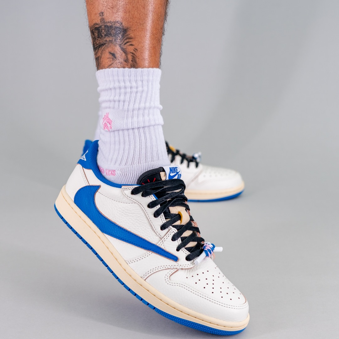 【2025年 9/20 発売予定】FRAGMENT × Travis Scott × NIKE AIR JORDAN 1 OG LOW “Sail/Military Blue” (フラグメント トラヴィス・スコット ナイキ エア ジョーダン 1 OG ロー “セイル/ミリタリーブルー”) [DM7866-104]