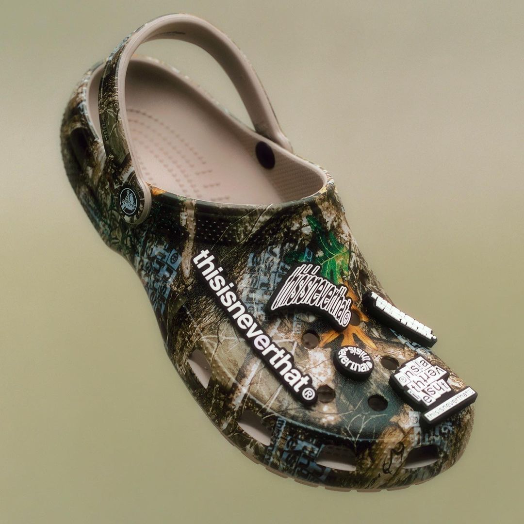 国内 9/3 発売！thisisneverthat × Crocs Classic Clog “Realtree” (ディスイズネバーザット クロックス クラシック クロッグ "リアルツリー")