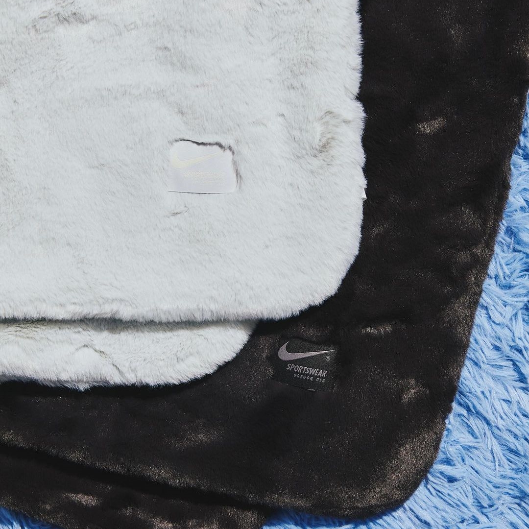 NIKE WMNS NSW FAUX FUR BLANKET KRMG