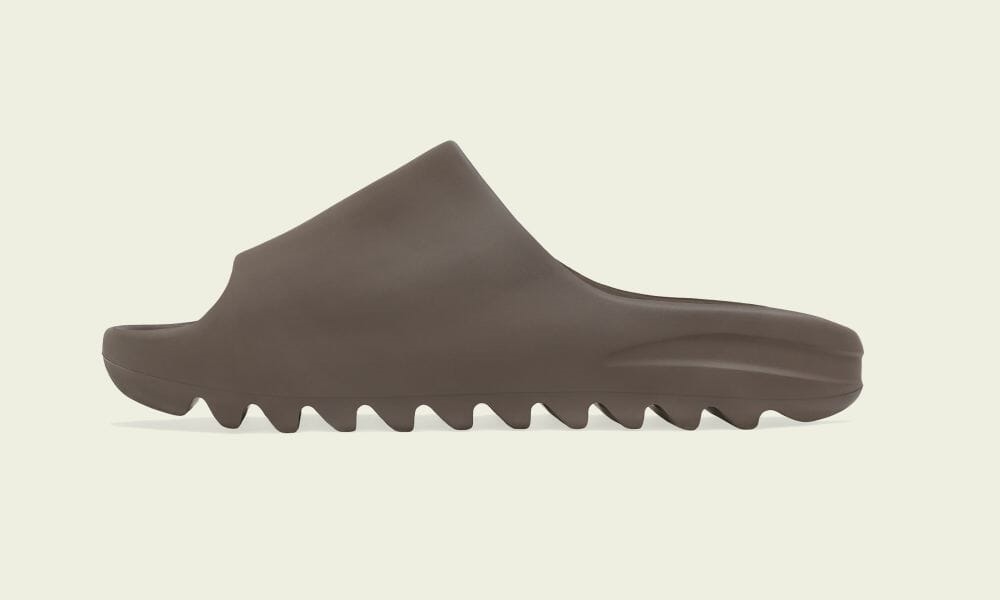 【国内 9/6 発売】adidas Originals YEEZY SLIDE “Soot” (アディダス オリジナルス イージー スライド) [GX6141]