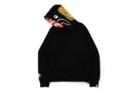 A BATHING APE から人気のタイガーとシャークのモチーフを落とし込んだフーディ「SHARK X TIGER PULLOVER HOODIEN」が9/11 発売 (ア ベイシング エイプ)