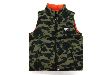 A BATHING APE からリバーシブルで2面着回せるダウンベスト「1ST CAMO REVERSIBLE DOWN VEST」が9/10、9/11 発売 (ア ベイシング エイプ)