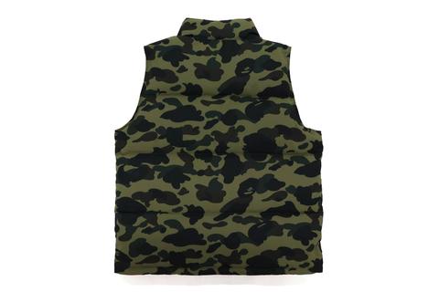 A BATHING APE からリバーシブルで2面着回せるダウンベスト「1ST CAMO REVERSIBLE DOWN VEST」が9/10、9/11 発売 (ア ベイシング エイプ)