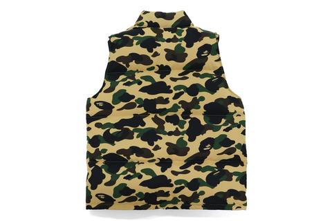 A BATHING APE からリバーシブルで2面着回せるダウンベスト「1ST CAMO REVERSIBLE DOWN VEST」が9/10、9/11 発売 (ア ベイシング エイプ)