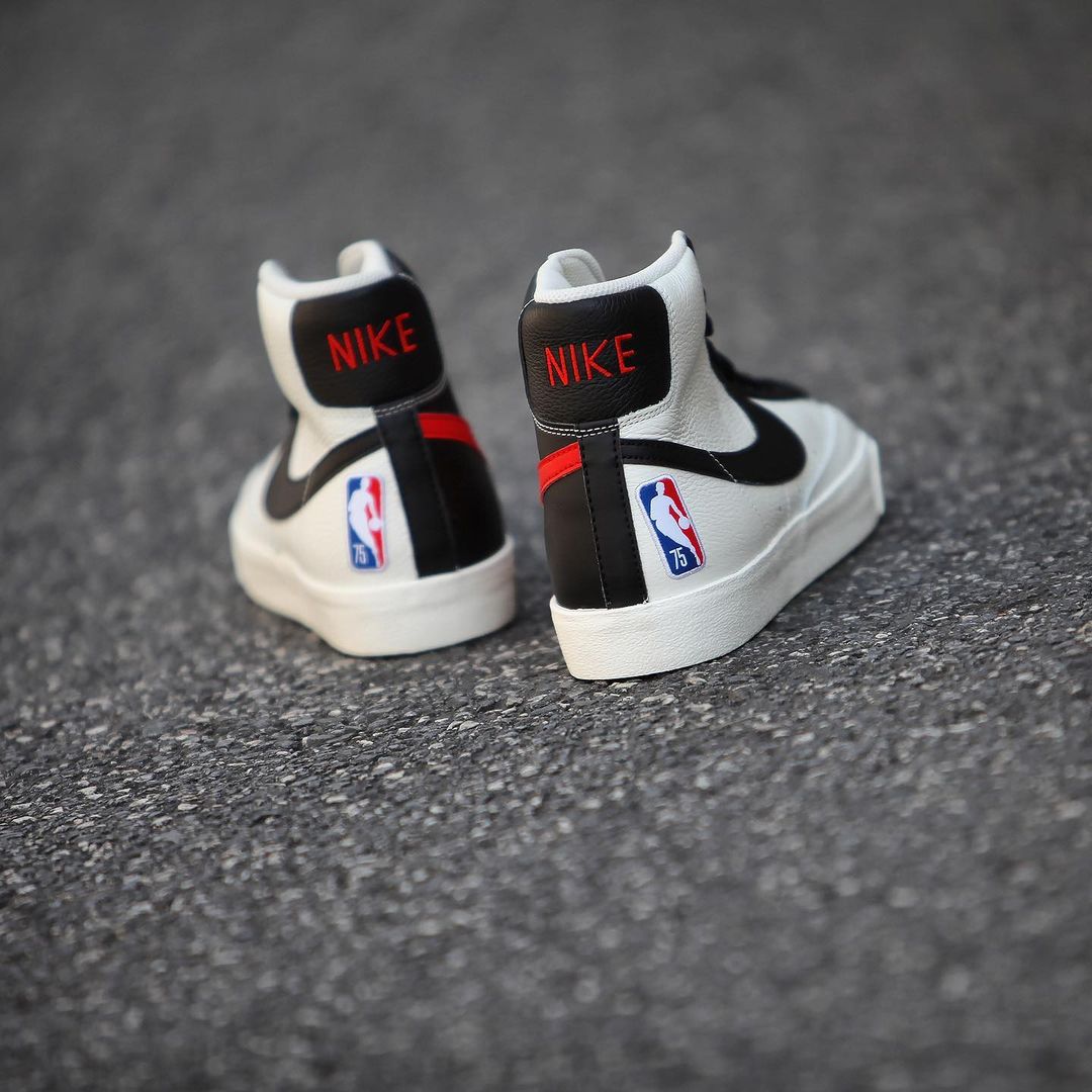 【国内 10/25、12/18 発売】NIKE BLAZER MID “NBA 75th/White/Orange/Blue Void” (ナイキ ブレーザー ミッド “エヌビーエー 75周年/ホワイト/オレンジ/ブルーヴォイド”) [DD8025-100]