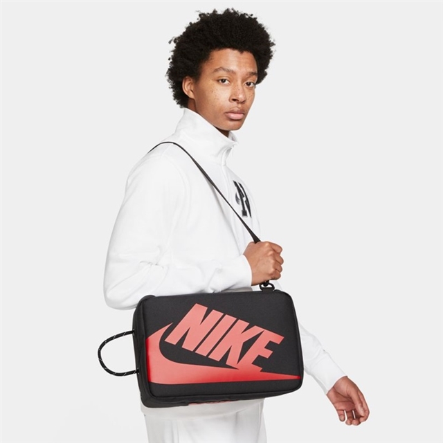 シューボックスデザイン「ナイキ シューボックス バッグ プレミアム」 (NIKE SHOE BOX BAG PREMIUM) [DA7337-010/DA7337-011/DA7337-869]