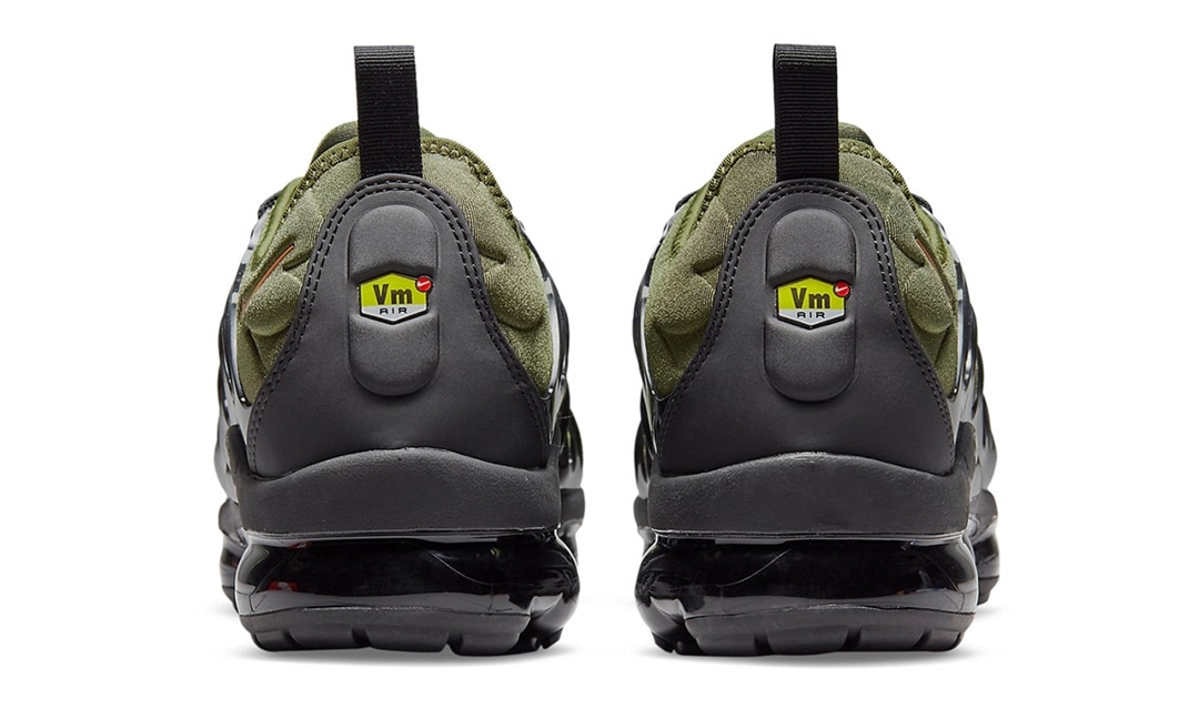 ナイキ エア ヴェイパーマックス プラス “オリーブ/ブラック/オレンジ” (NIKE AIR VAPORMAX PLUS “Olive/Black/Orange”) [DQ4688-300]